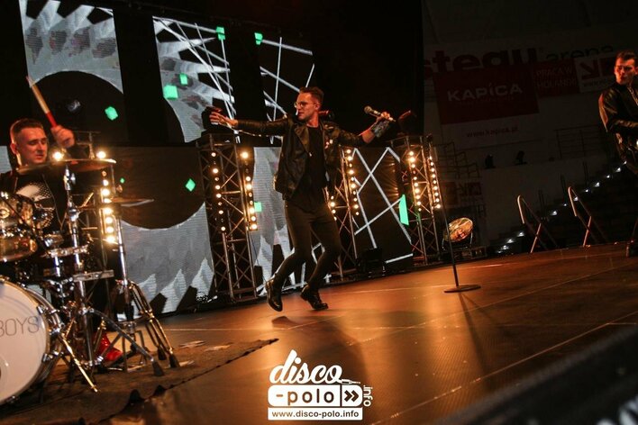 Tłum fanów na koncercie disco polo! Wśród gwiazd grupa Playboys ze swoim wielkim hitem! | Mamy VIDEO