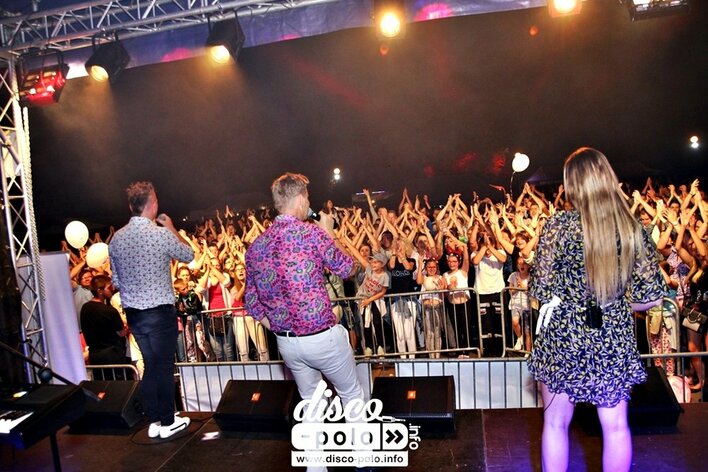 Tłum fanów na koncercie zespołu Mig - formacja zaśpiewała swoją najnowszą produkcję! Reakcja publiki bezcenna | VIDEO