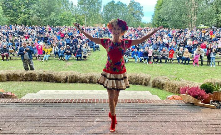 Tłumy na dożynkowym koncercie zespołu Mejk! Gwiazdorzy disco polo doprowadzili publiczność do szaleństwa! 