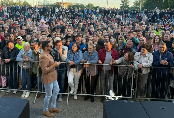 Tłumy na koncercie Andre w Książu Wielkopolskim! Publiczność śpiewała ”Ale Ale Aleksandra”