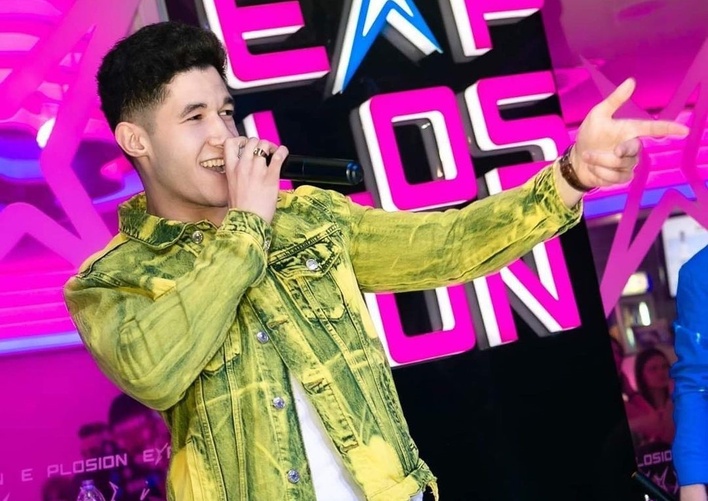 Tłumy na koncercie Kamila Kossakowskiego z zespołu Discoboys! Gwiazdor disco polo zrobił wielkie show! 