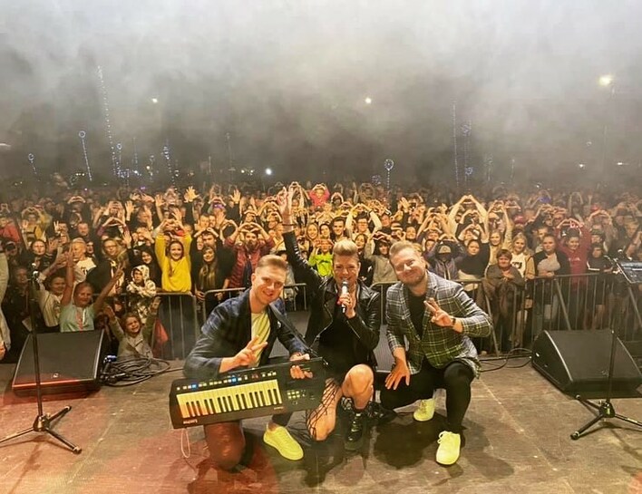 Tłumy na koncercie Magdaleny Narożnej i Pięknych i Młodych! Gwiazdorzy disco polo rozpalili publiczność do czerwoności! Wspaniałe widowisko! 