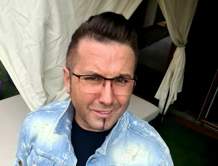 Tłumy na koncercie popularnego gwiazdora disco polo! Scena pod nim prawie zapłonęła! 