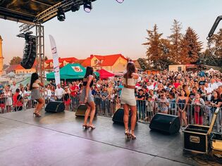 Tłumy na koncercie Szpilek! Nowy girlsband w disco polo zdeklasuje konkurencje?! VIDEO