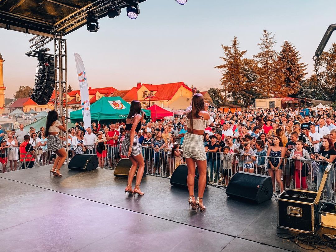 Tłumy na koncercie Szpilek! Nowy girlsband w disco polo zdeklasuje konkurencje?! VIDEO