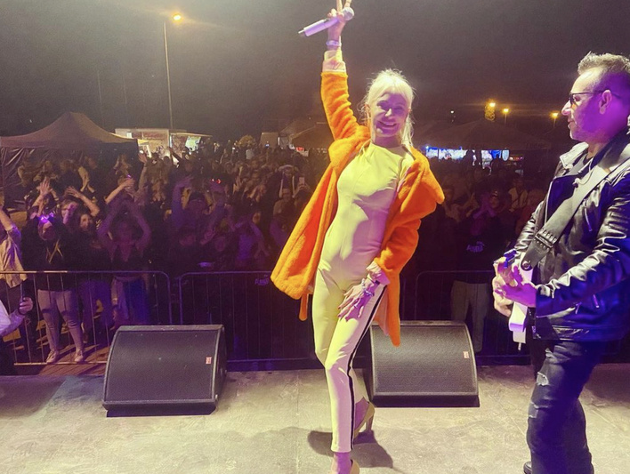 Tłumy na koncercie uwielbianych gwiazd disco polo! Elwira i Mariusz Mejk rozpalili publiczność do czerwoności! Mamy VIDEO z koncertu! 