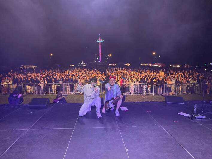 Tłumy na koncercie WonerS w Gryfowie Śląskim! Artysta rozgrzał publiczność utworem ”Daj mi serce”