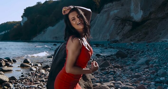 To będzie hit na lata. Gorąca nowość od ponętnej wokalistki disco polo Iness!