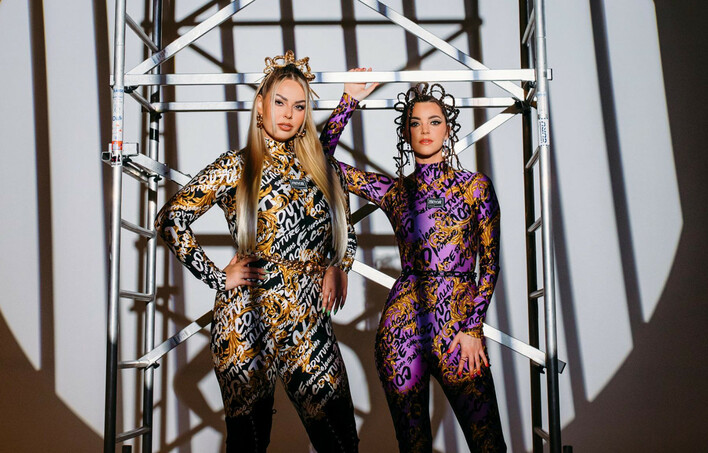 Paula Karpowicz i Angelika Żmijewska w towarzystwie rozebranych mężczyzn?! Gwiazdy disco polo zaskoczyły filmem| VIDEO