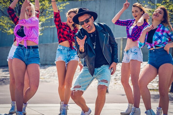 To będzie wielkie szaleństwo i zaskoczenie! Gwiazdor disco polo oczaruje rynek muzyczny?!