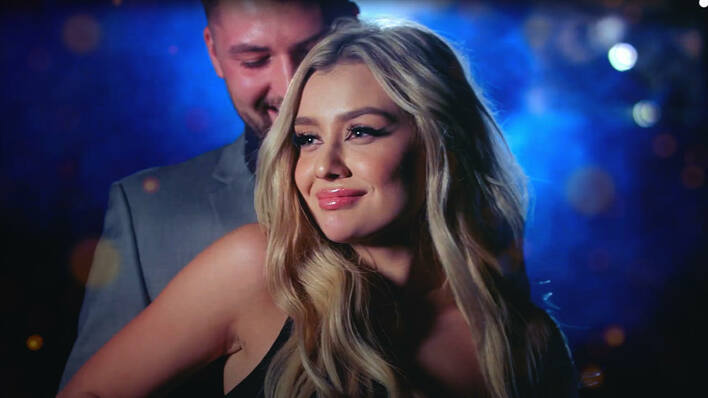 To jest prawdziwie disco polo! Gwiazdor z USA Skalar US idzie jak burza! Teledysk „Zabierz mnie na bal„ podbija sieć. Fani „nogi same rwą się do tańca„