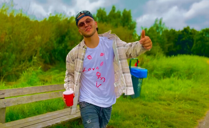 „To jest ta chwila„ gorący hit! Kacper Pluta podbija rynek muzyki tanecznej