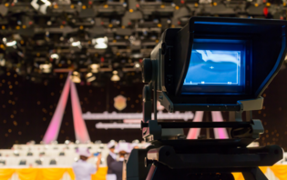 To już pewne! Uwielbiany wokalista disco polo poprowadzi relację z Telekamer 2020! Zobaczcie kto! 