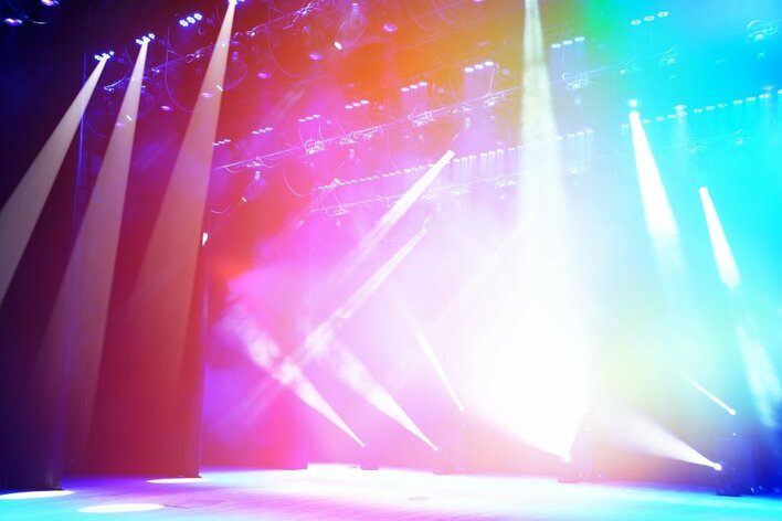 Polacy boją się koronawirusa?! Drastycznie mała frekwencja na koncercie DISCO POLO! Odwołano występ!