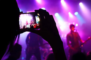 To koniec! Znany wokalista disco polo pożegnał się z branżą! Co z zespołem?!