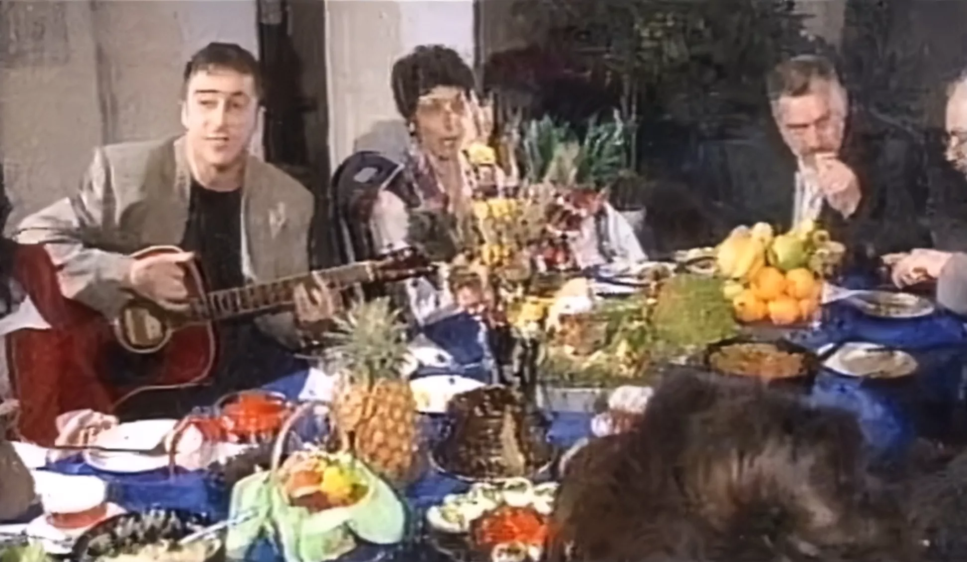 To nagranie Marcina Millera z Boys zaskoczyło wszystkich! Śpiewa z rodziną przy wielkanocnym stole