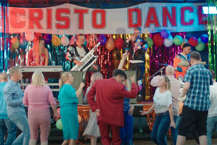 Gwiazdor disco polo przeniósł Polaków do PRL! Genialna premiera Cristo Dance „O Tobie Miła„ podbije listy przebojów?!