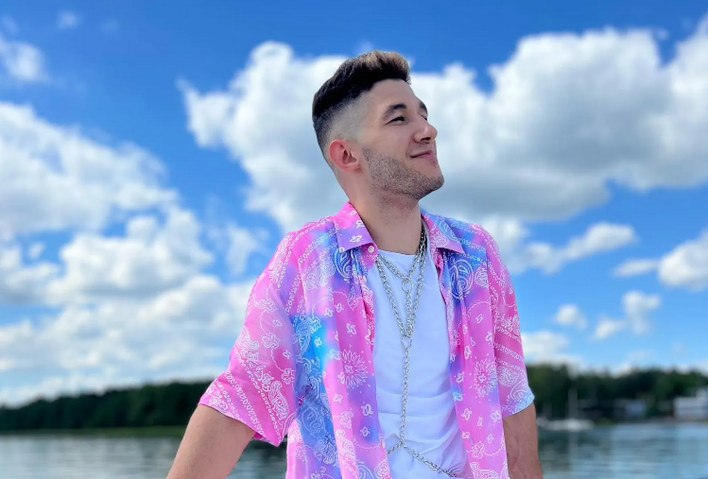 To najlepsze ciacho w branży disco polo?! Kamil Kossakowski- Discoboys zapozował bez
koszulki! Fanki rozpływają się w komplementach!