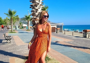 To najpiękniejsza żona gwiazdy disco polo?! Zobaczcie zdjęcia Karoliny Rosińskiej w skąpym bikini!