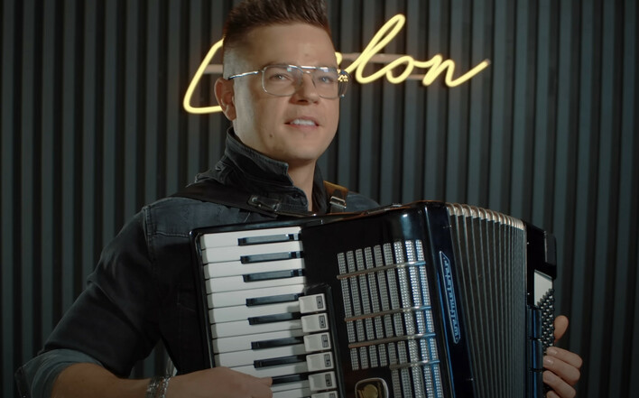 Ogromny sukces w disco polo! Massive i Folk Lady zdobyli tym wykonaniem swój pierwszy milion! Internauci zachwyceni! 