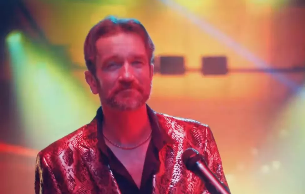 Tomasz Kot śpiewa disco polo w najnowszej kampanii Blika
