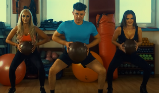 Tomasz Niecik powraca do gry! Genialna premiera ”króla disco polo” zdeklasuje konkurencję? Fani nie mają wątpliwości! 