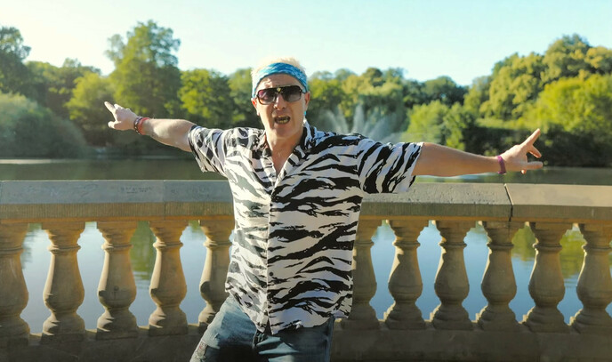 TomaszDiscoMusic prezentuje nową wersję kultowego przeboju „Nadzieja” zespołu Skaner

