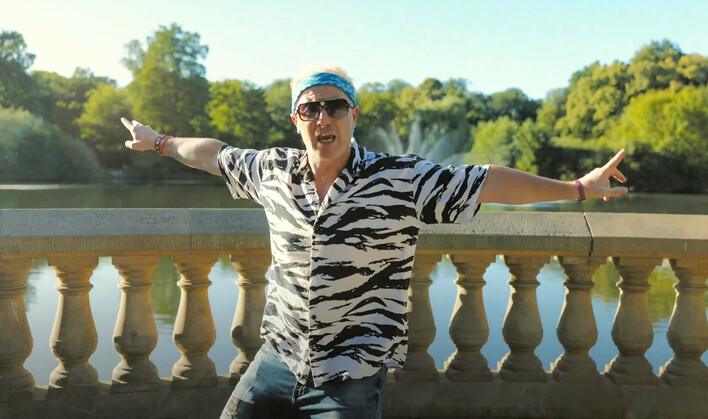 TomaszDiscoMusic prezentuje nową wersję kultowego przeboju „Nadzieja” zespołu Skaner

