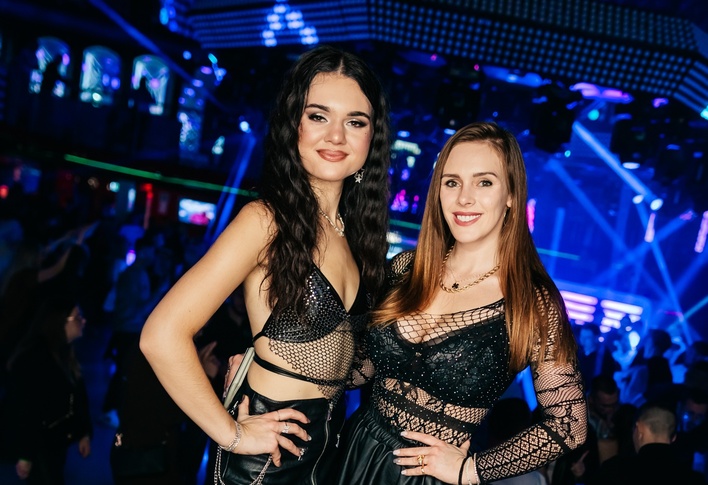 Top Girls w ognistych stylizacjach! Tak zmysłowo jeszcze nie wyglądały na scenie 