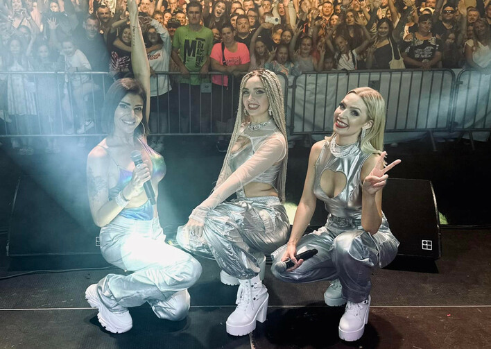 Disco polo na szczycie popularności?! Top Girls zachwyciły publiczność na „Jagodowych Specjałach„ w Dzikowcu | VIDEO
