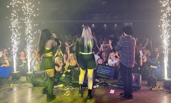 Topky i MiłyPan podbijają Kanadę! Tłumy na koncercie!