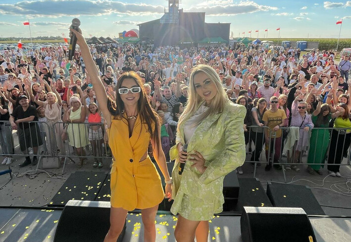 Topky na żywo! Popularne wokalistki disco polo rozniosły scenę tym utworem?! Mamy nagranie - Jest ogień!