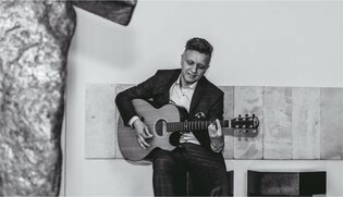 Tragiczna wiadomość! Zmarł wokalista popularnej grupy disco polo! Walczył z nowotworem!