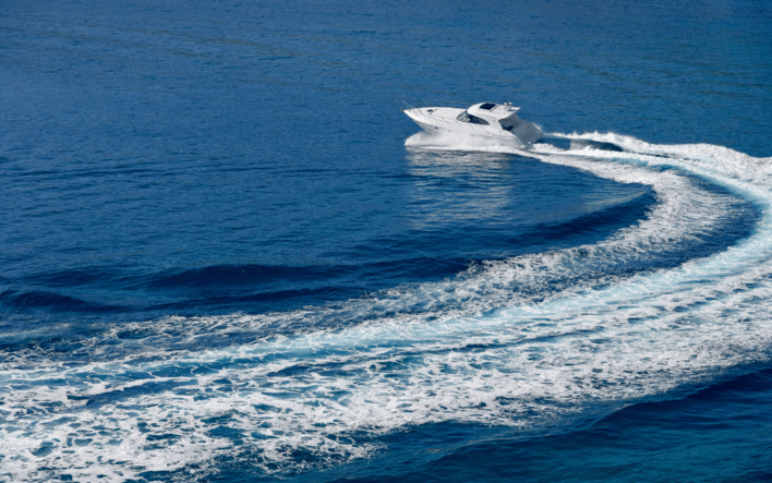 Tragiczny trend na TikToku: Skoki z łodzi zbierają śmiertelne żniwo!