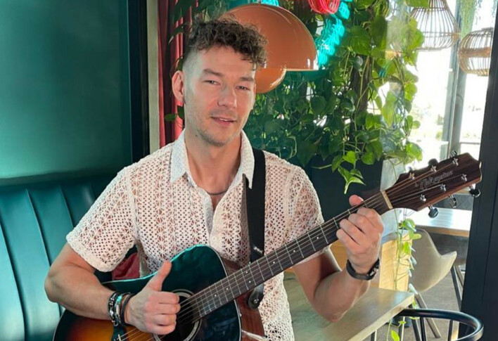 „Tropikalna wyspa” w wersji koncertowej zaskoczyła fanów Jacka Dworakowskiego – zobacz fragment z występu

