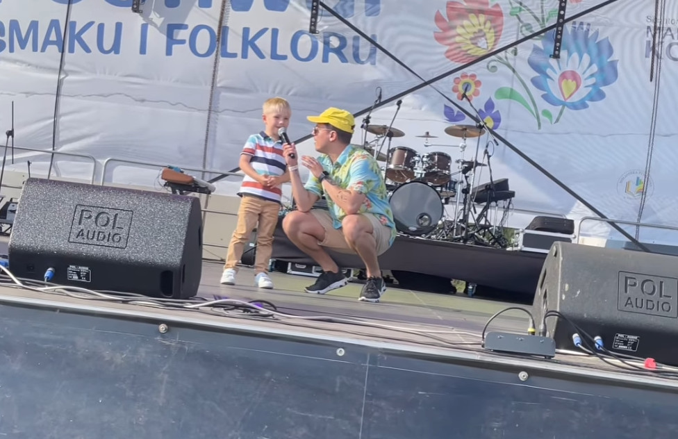 Trzyletni Oluś i MiłyPan razem na scenie! To nagranie to prawdziwy hit!