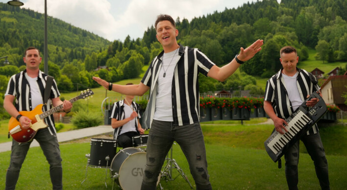 „Tyle było chwil” od Eratox już dostępne. Co kryje w sobie nowy wakacyjny hit disco polo?

