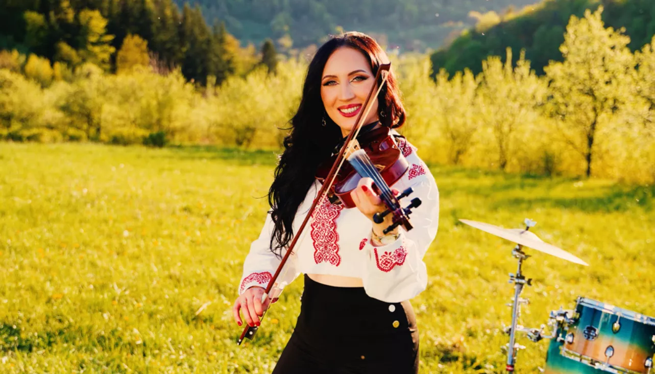 Tyle nowości naraz u Iwony Cichoń. Debiutancki album i góralski singiel „Góralskie życie"