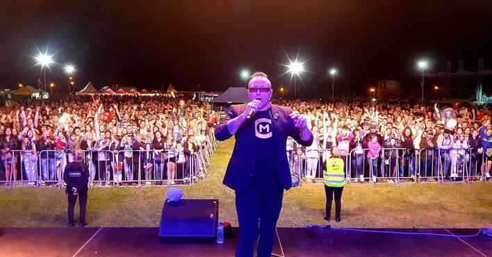 Tysiące fanów na koncercie Czadomana! Jeden z nich wszedł na scenę! Nie uwierzycie co się stało dalej! VIDEO