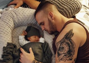 Uwielbiany wokalista disco polo na zdjęciu z miesięcznym synem! Jest podobny do taty?!