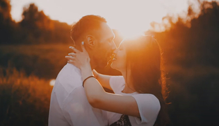 Uparty i nieobliczalny Artysta disco polo porywa… do tańca! Nowość przyprawi Was o gęsią skórkę! Szczególnie w Sylwestra! 