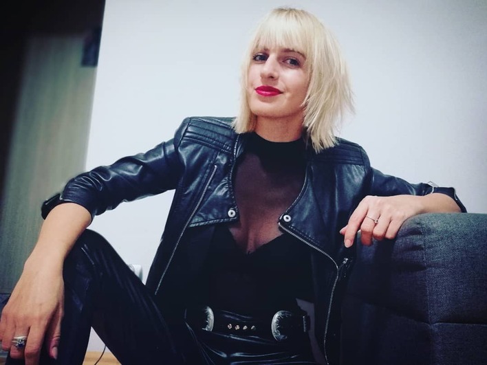 Wokalistka disco polo odsłoniła w końcu dekolt. Fani oniemieli z zachwytu! 