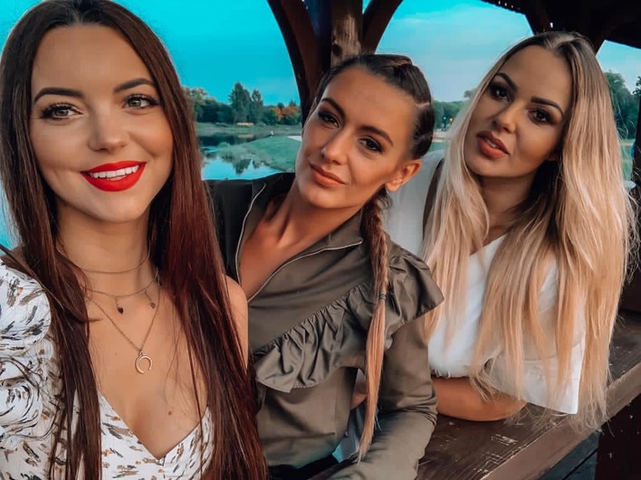 Urocze i słodkie, a w środku ostre jak żyleta! To do nich należy świat disco polo. 