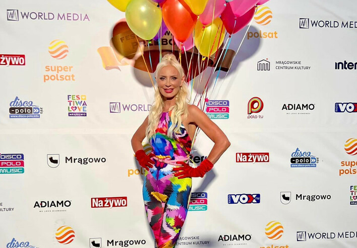 Uwielbiana formacja Mejk zachwyca wykonaniem utworu ”Kolorowe jarmarki”