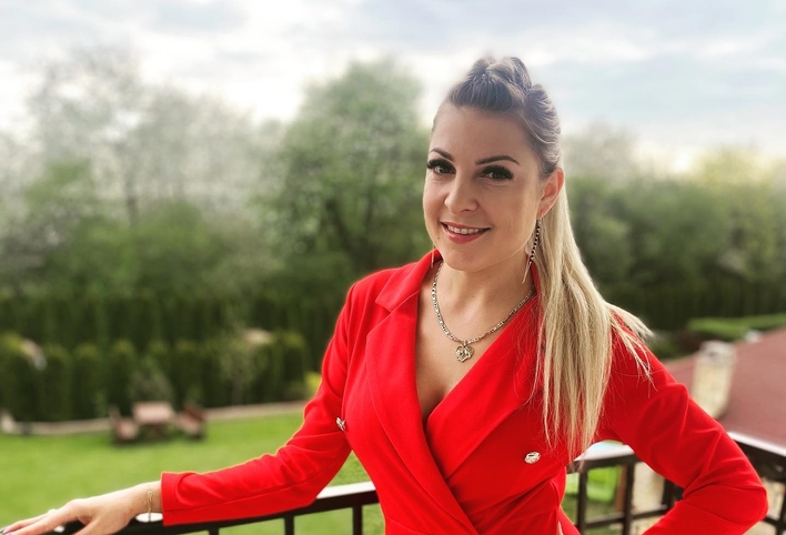 Magdalena Narożna w kuszącej czerwieni! Gwiazda disco polo rozpaliła internet! 