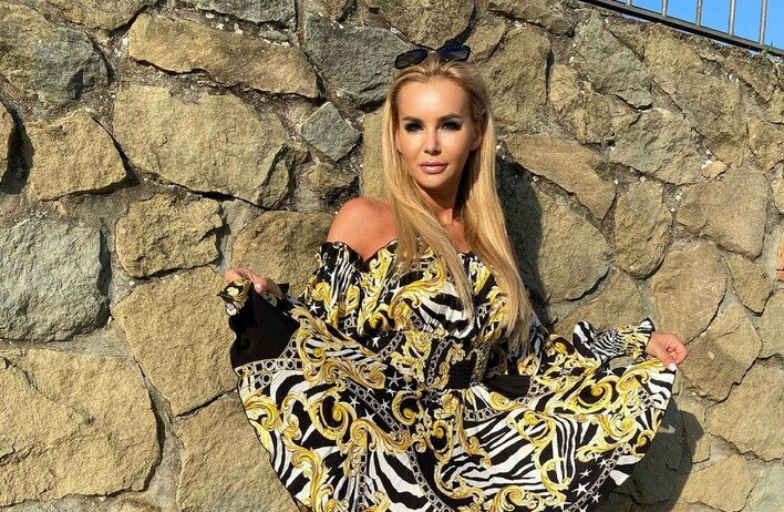 Uwielbiana królowa disco polo podwinęła sukienkę i pokazała najpiękniejsze nogi w branży! To niesamowity widok! 