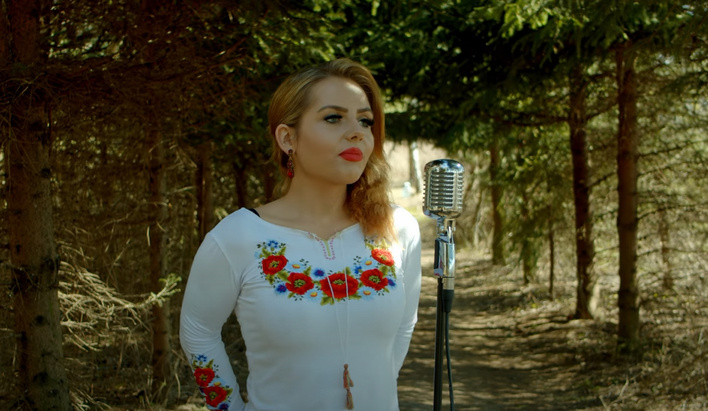 Uwielbiana wokalistka - Folk Lady odświeżyła wielki przebój formacji Baciary pt. ”Całuj mnie”! W komentarzach poruszenie ”Wyszło świetnie”!
