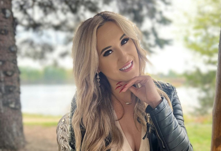 GORĄCE ZDJĘCIA! Uwielbiana wokalistka disco polo kokietuje w słonecznej Chorwacji! Gwiazda spełnia się tam zawodowo! 