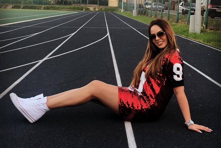 Uwielbiana wokalistka disco polo w odważnej stylizacji! Internauci oczarowani jej wdziękami! 