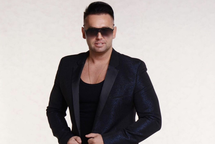 Uwielbiany gwiazdor disco polo przyłapany na zakupach! Wiemy, co kupił! Mamy FOTO z przymierzalni! 